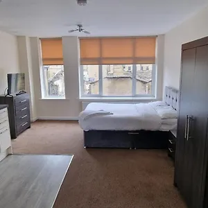 Penthouse In Guest house Halifax